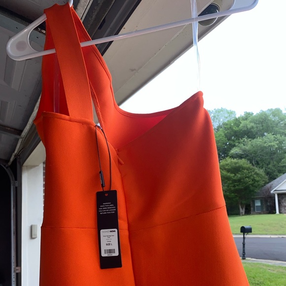 Asymmetrical dress - Picture 5 of 8